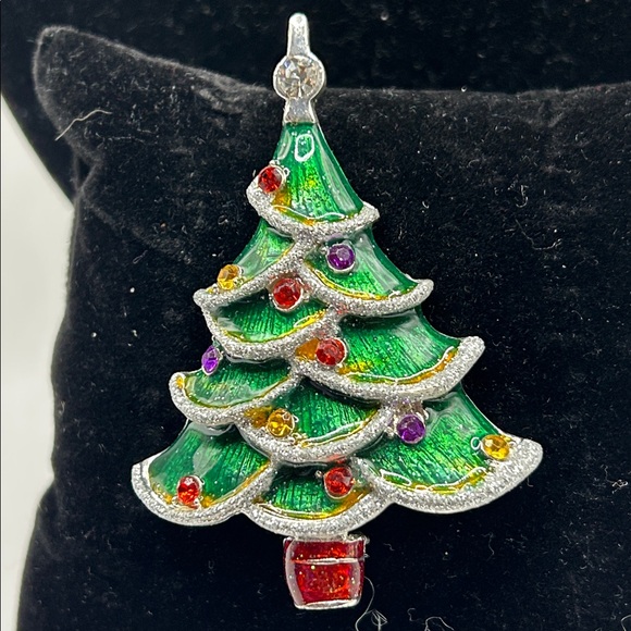 Macy’s Holiday Lane Festive Christmas Tree brooch with Multicolor Accents - Picture 5 of 9